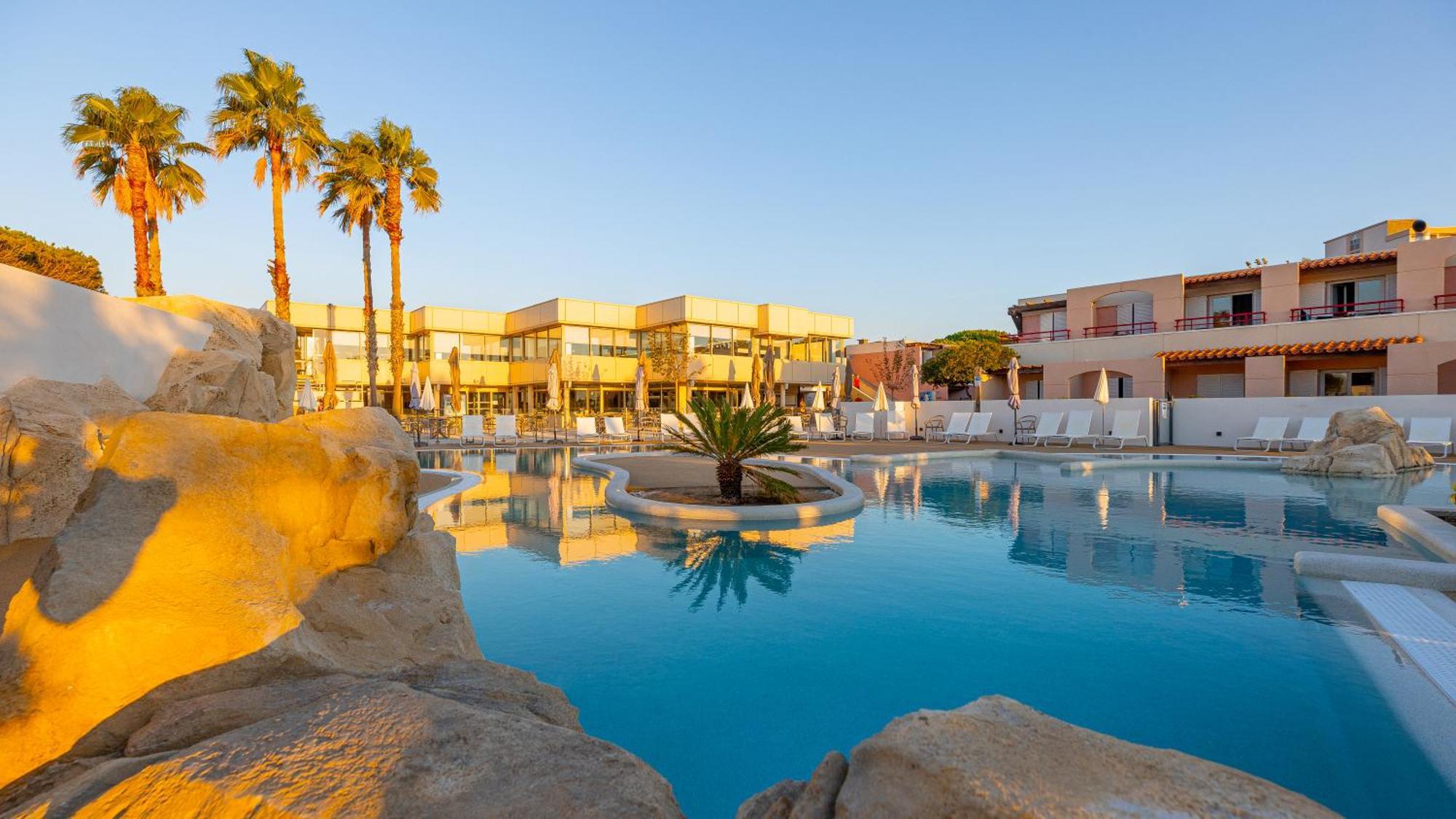 Hotel Club Oustal Del Mar Le Lavandou Exterior photo